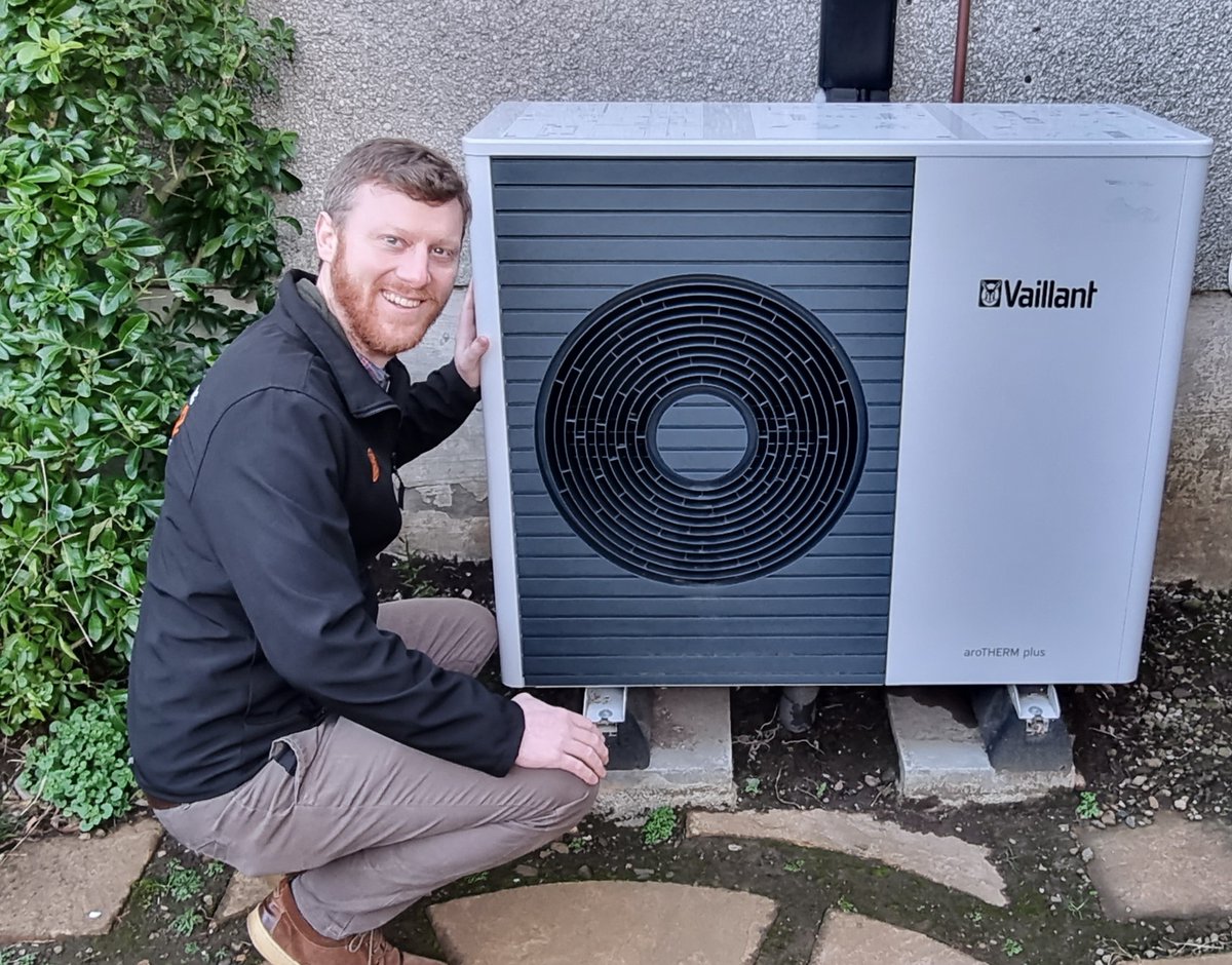 Based near Dunfermline? Join Home Energy Scotland at our free events this coming week and hear about solar PV and air source heat pumps, whether they are suitable for your home, and the grants and funding available to install. More info: bit.ly/WarmingUpWestF…