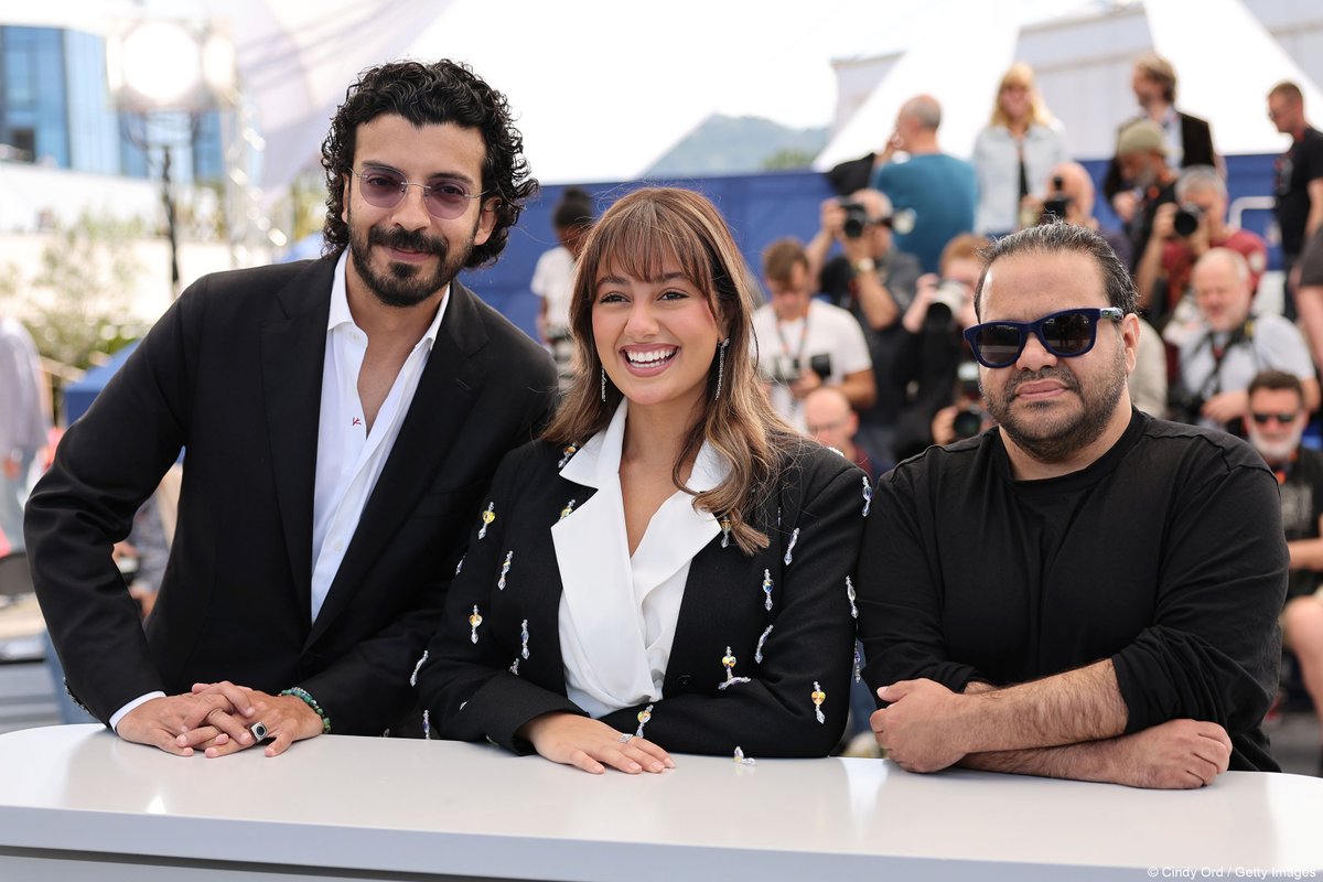 Under the lights! 📸 Sous les flashs !
#Photocall NORAH – TAWFIK ALZAIDI

Avec l’équipe du film / With the film crew

🔎Yagoub Alfarhan, Maria Bahrawi, Tawfik Alzaidi

#Cannes2024 #UnCertainRegard #SélectionOfficielle #OfficialSelection