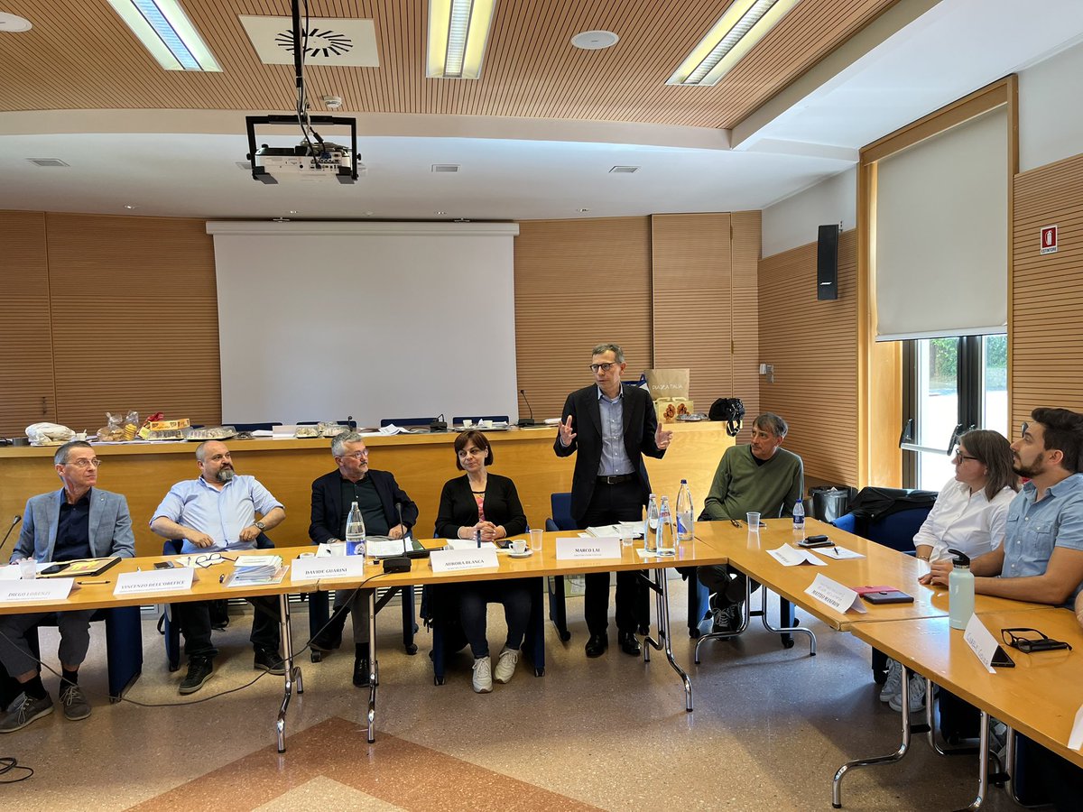 FisascatCisl75's tweet photo. #Formazione L’intervento del Prof. #MarcoLai, direttore del #CentroStudi #Cisl di Firenze, nella giornata che chiude la XII edizione del #CorsoLungo #FisascatCisl. Il saluto ai partecipanti a margine dell’intenso confronto tra i corsisti e la segreteria nazionale https://t.co/wedWYgGJud