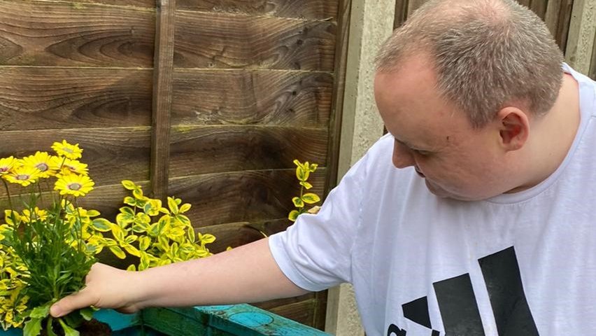 We love these photos of James, who's very proud of his own patch. And rightly so!

The garden got a good tidy up recently, ready for some new herbs and flowers.
 
#SupportedLiving