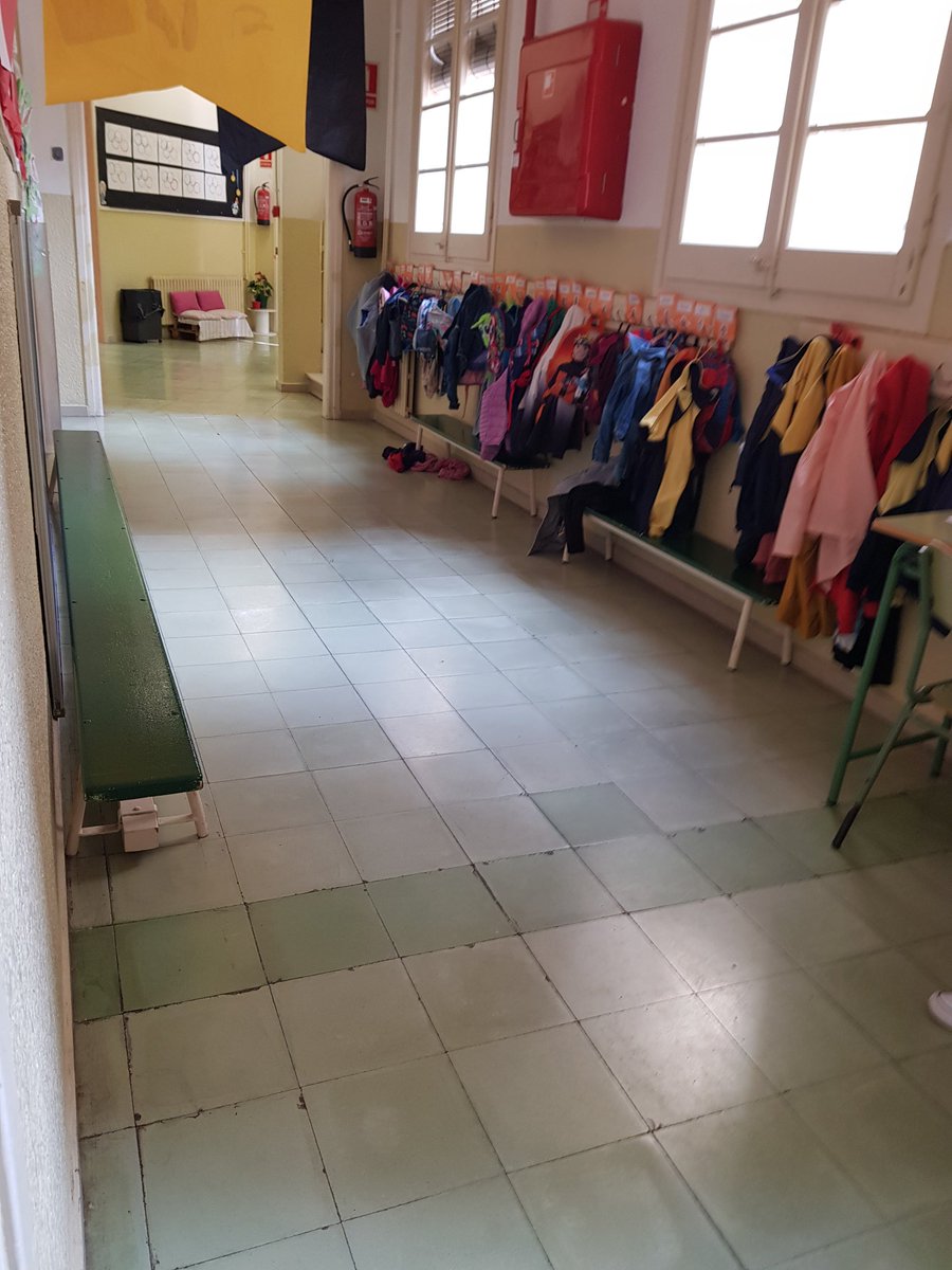 CCOO Educació Barcelonès #ElPoderDeCanviarhoTot (@ccooedubcn) on Twitter photo <a href="/emilijuncadella/">Escola Emili Juncadella</a> magnífica escola de barri. El <a href="/consorciedubcn/">Consorci d'Educació</a> vol gestionar-la i cuidar-la? <a href="/CCOOpublica/">CCOOEducació Pública</a> la volem en un edifici digne. Sabem que <a href="/educaciocat/">Educació</a> i <a href="/bcn_ajuntament/">Ajuntament de Barcelona</a> havien concretat inversions. Us feu enrera? <a href="/CCOOeducacio/">CCOO Educació</a> no ho acceptem. I <a href="/affac_cat/">aFFaC</a> ?<a href="/btvnoticies/">btv notícies</a> <a href="/emilijuncadella/">Escola Emili Juncadella</a> magnífica escola de barri. El <a href="/consorciedubcn/">Consorci d'Educació</a> vol gestionar-la i cuidar-la? <a href="/CCOOpublica/">CCOOEducació Pública</a> la volem en un edifici digne. Sabem que <a href="/educaciocat/">Educació</a> i <a href="/bcn_ajuntament/">Ajuntament de Barcelona</a> havien concretat inversions. Us feu enrera? <a href="/CCOOeducacio/">CCOO Educació</a> no ho acceptem. I <a href="/affac_cat/">aFFaC</a> ?<a href="/btvnoticies/">btv notícies</a>