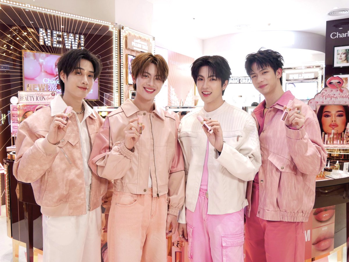 DomundiTV's tweet photo. พบกับ ‘‘เติ้ล’’ ‘‘เฟิร์สวัน’’ ‘‘ลาเต้’’ และ ‘‘คิม’’ ในงาน Charlotte Tilbury ✨️

ฝากทุกคนส่งกำลังใจให้ทั้งสี่คนกันเยอะ ๆ นะคะ 🫶🥰

@TLE_mtm @firstone_wnk
@latte_tnc @Kkim_pongsaton
#CharlotteTilburyxDMD https://t.co/vb4HGJYVqN