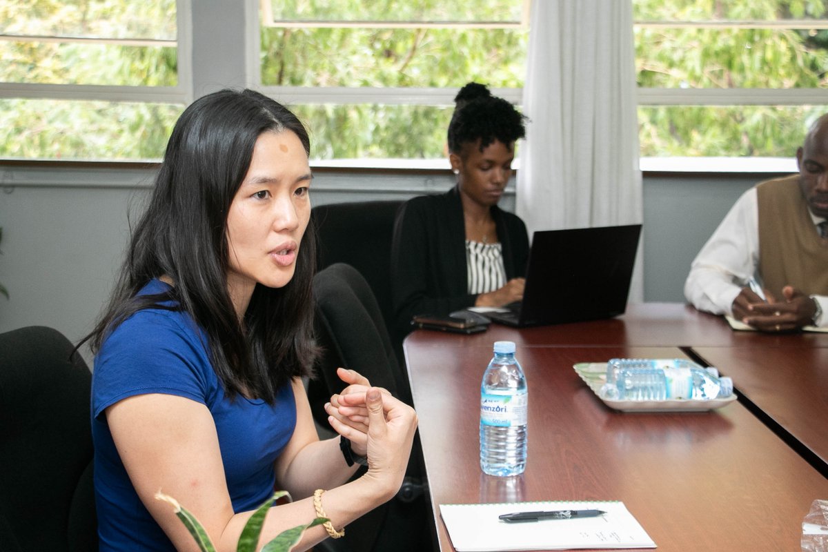 Associate Prof. Angela Chang from University of Southern Denmark, a collaborator on the Cities of Youth Project, visited @Makerere. She had a fruitful meeting with Dean @RhodaWanyenze, Ag Head of Disease Control and Environmental Health @DavidMusoke14 & project team @cssemugabo8