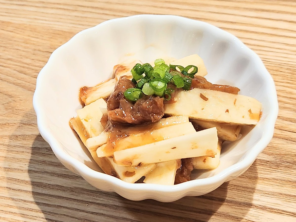 【お願い】 今が旬の… 長芋を食べてーー！！ 長芋を食べてーー！！ 長芋を食べてーー！！ 長芋の梅ポン和えがほんと最高！ ①長芋を細切り ②梅干し、ポン酢、鰹節を混ぜる ③袋に全て入れて揉む サッパリとした梅の風味と長芋のシャキシャキとした食感で箸が止まらなくなります！ 試してみて！