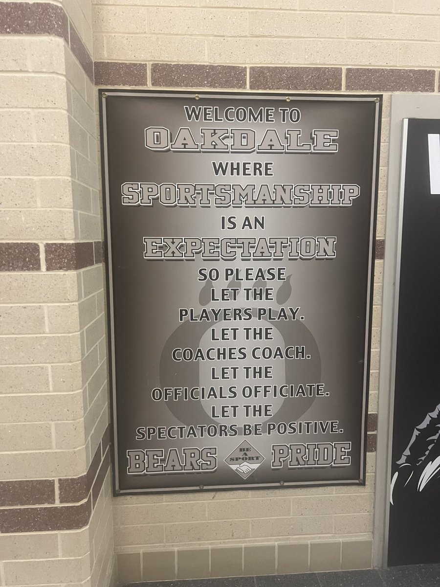 FCPSRestorative's tweet photo. Thanks @OakdaleES_FCPS for a great 4th and 5th grade band concert! Congratulations on the retirement of a dynamic leader on the the music team Mr. Hinkley! I appreciate seeing all the admin team and staff last night. Cool sign @Oakdale_Bears #FCPSRPinaction #bandmom https://t.co/3u6BD28bTK