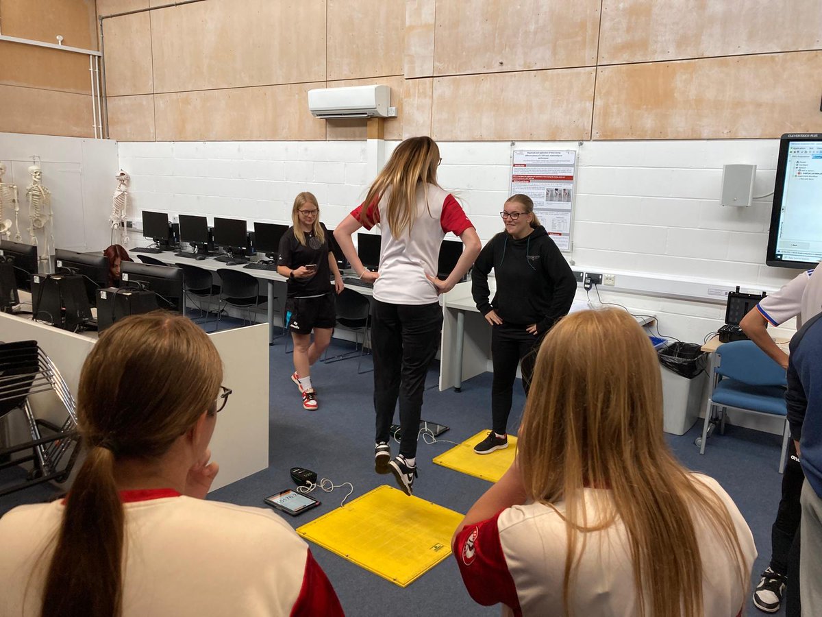 On Wednesday Y12 students attended @uniofglos for a Sports Taster Day.🎓 Students got a taste of what it's like to study sport at university and engaged in a number of practical workshops.⚽️⛹️📉 Highlight of the day was entering the Enviro Chamber, set at -10 degrees!🥶