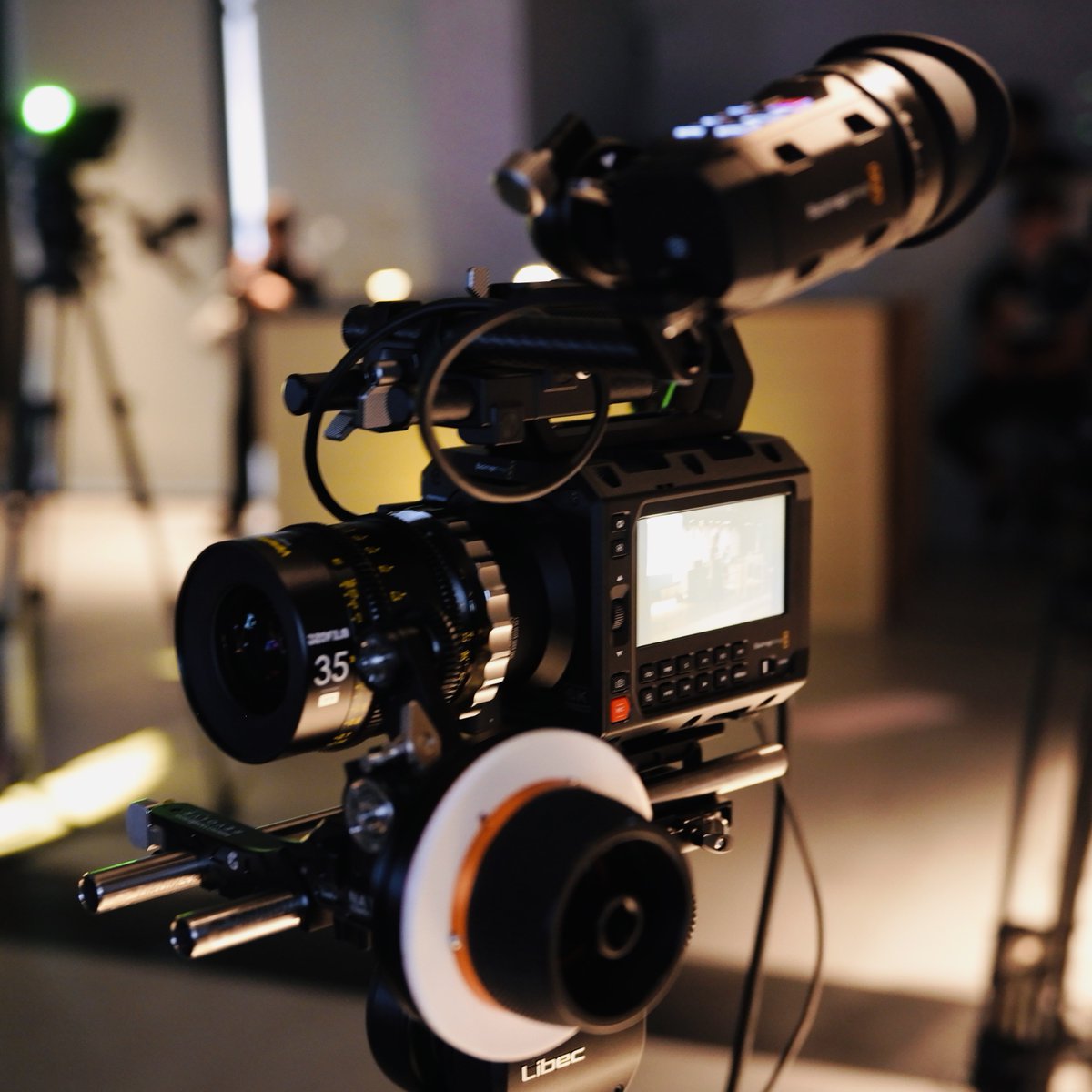 shimamuraakio's tweet photo. Blackmagic Designが主催する招待制のシークレントイベント、Blackmagic Nightに参加中。
ただの新製品の展示イベントではなく、音楽と映像のライブイベント形式というのがとても素敵。
まだ日本にやって来たばかりのPYXIS 6Kにも早速触れることが出来た。
#BMD_NIGHT #BMDナイト https://t.co/LYDmwoZ7vS