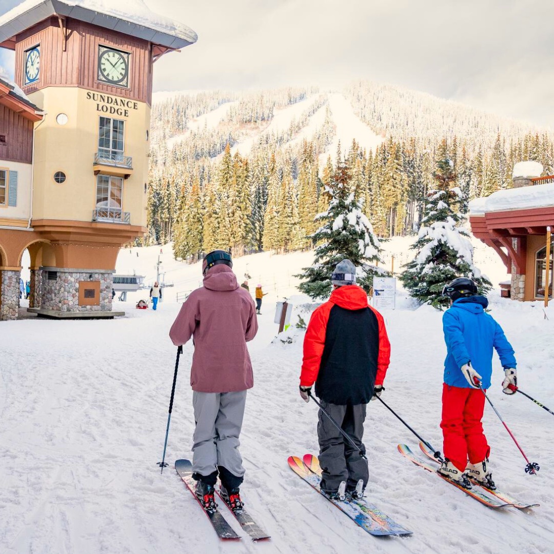 skimaxholidays's tweet image. Radiant days, beautiful sunsets, magical nights ✨ Sun Peaks, you are truly enchanting!😍 #sunpeaks #destinationbc

(📷: IG via @rorycourt @reubenkrabbe @colin_wise_man @cristinagareau)
