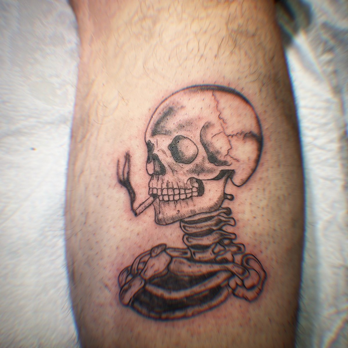 This skeleton with a lit cigarette in its mouth is a juvenile joke. Van Gogh painted it in early 1886, while studying at the art academy in Antwerp. There have been many adaptations. And styles of the painting in drawings. This is mine in tattoo form #tattoolife #tat