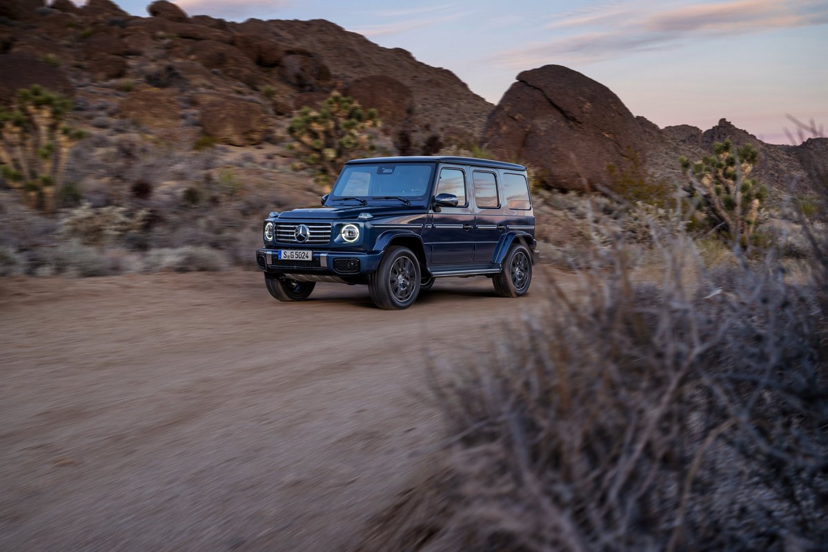 In the all-new #GClass, the side air vents take the shape of the round headlights and are available with illumination.
More: media.mercedes-benz.com/press-kit/eb33…
[Mercedes-Benz G 500 | Energieverbrauch kombiniert: 12,3‒10,9 l/100 km | CO₂-Emissionen kombiniert: 281‒248 g/km | CO₂-Klasse: G]