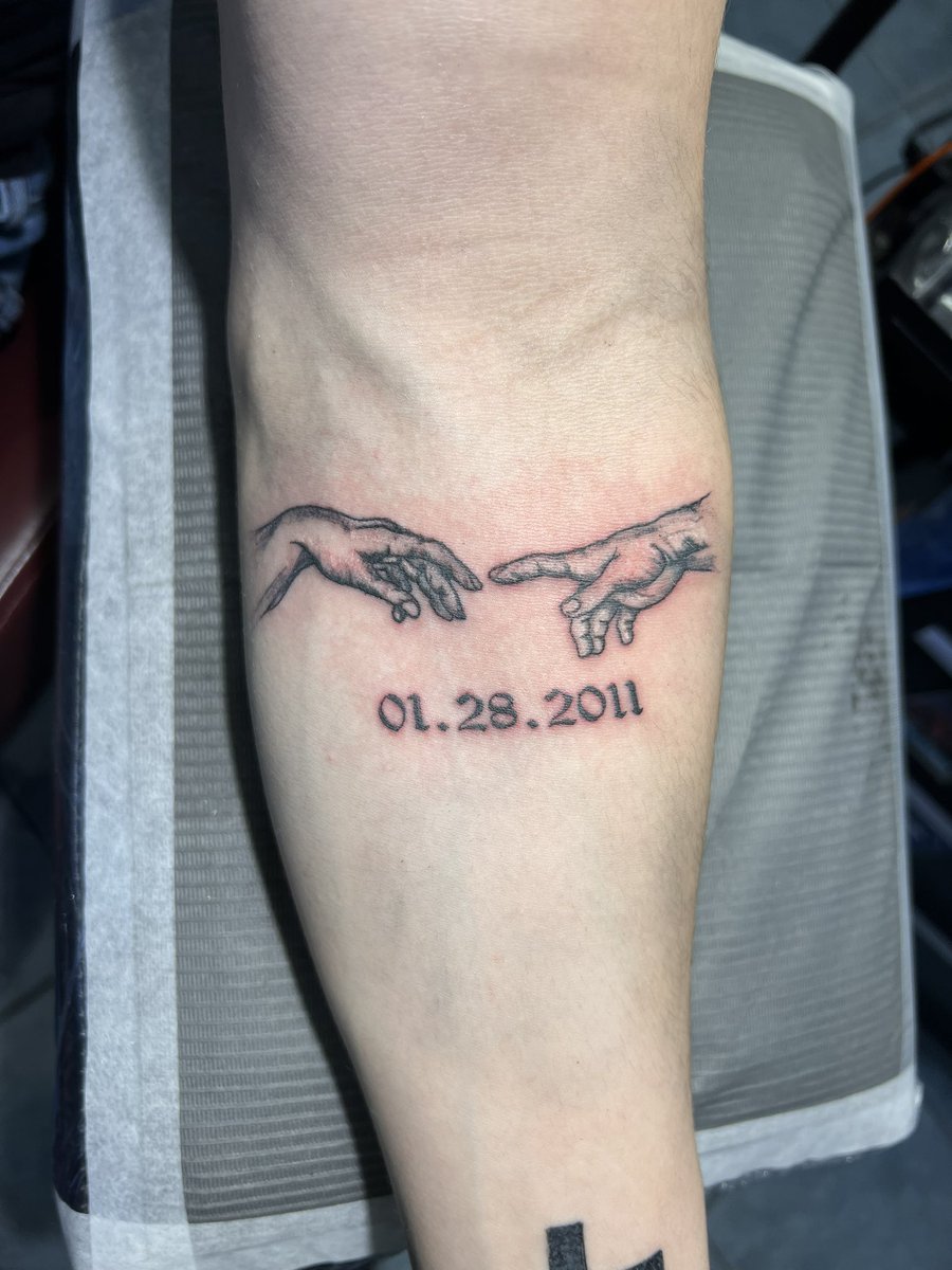Thanks so much to @jeromeaxavier  for dropping by to see me on Saturday to get this tattoo of Michelangelo‘s hands! it was really awesome to meet you and do this tattoo together! #tat #halifaxartist #freshtattoo #newtattoo #ink  #inkedmagazine #cheyenne_tattooequipment