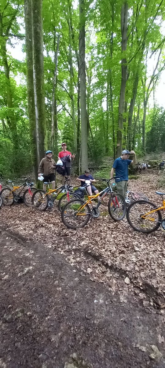 Les élèves de la MFR blangy le chateau ont pu profiter des sorties vélos en veillées. Merci aux animatrices et animateurs.