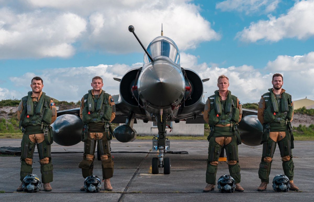 Les Couteau Delta sont de retour ! ✈️ Les équipages de la 3e escadre de chasse de Nancy-Ochey sur Mirage 2000D offrent des démonstrations en vol de haut niveau. 🔜 Venez vibrer au son des Mirage 2000D des Couteau Delta dès ce week-end à Gap !