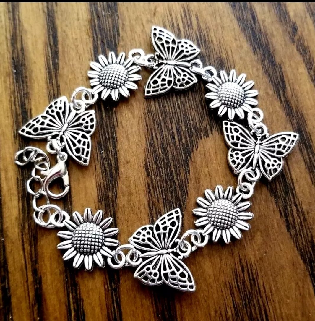 Handmade Sunflower Bracelet Butterfly Bracelet #jewelry #bracelet #charmbracelet #handmadegifts #Sunflower #sunflowers #flowers #sunflowerjewelry #butterfly #butterflyjewelry #butterflies #giftsforher #giftideas #gifts #graduationgift

 ebay.com/itm/2758181246… #eBay via <a href="/eBay/">eBay</a>