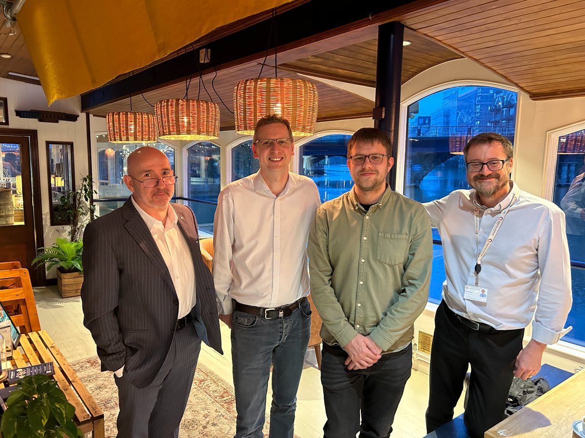 QuantumAdvisory's tweet photo. #TeamQuantum AKA "Ken Doddโs Dadโs dogโs dead" took part in a Quiz night organised by @PMIPensions South West recently & came 1st!
Andrew Reid-Jones, Martin Strevens, Matthew Freshney & Robin Dargie won a ยฃ100 donation which was given to charity Dreams & Wishes.
#smilesonfaces https://t.co/QK7lOqALP3