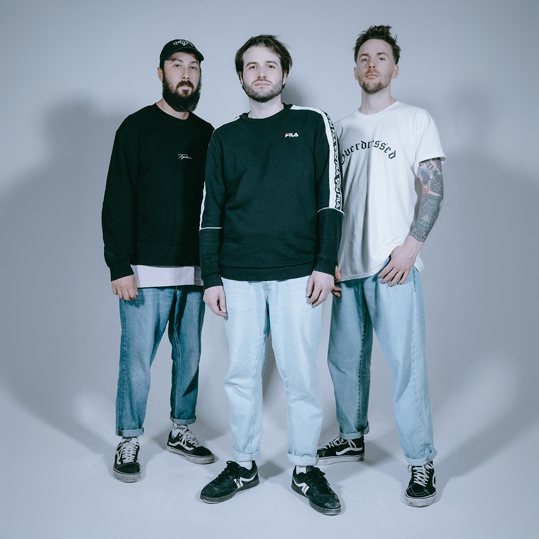 WeRBackOnEarth's tweet photo. 🚨 Our single  ‘Afraid’ is finally out on all platforms! https://t.co/xmVDNUuo09
We put our hearts into this one, so go give it a listen and show us some love! Let us know what you  think, yeah?And a massive shoutout to Doug for that killer mix. Cheers, mate! �� https://t.co/1FrvIvKDOY