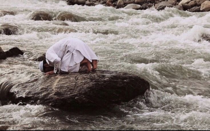tjambukberduri's tweet photo. ㅤ ㅤ ㅤ
ㅤ ㅤ ㅤㅤ ㅤ ㅤㅤ ㅤ ㅤ
إرجع الى الله قبل ترجع الى الله

Kembalilah pada Allah, sebelum kau kembali padaNya. 

ㅤ ㅤㅤ ㅤ ㅤ ㅤ ㅤㅤㅤㅤ https://t.co/tSF155jld6