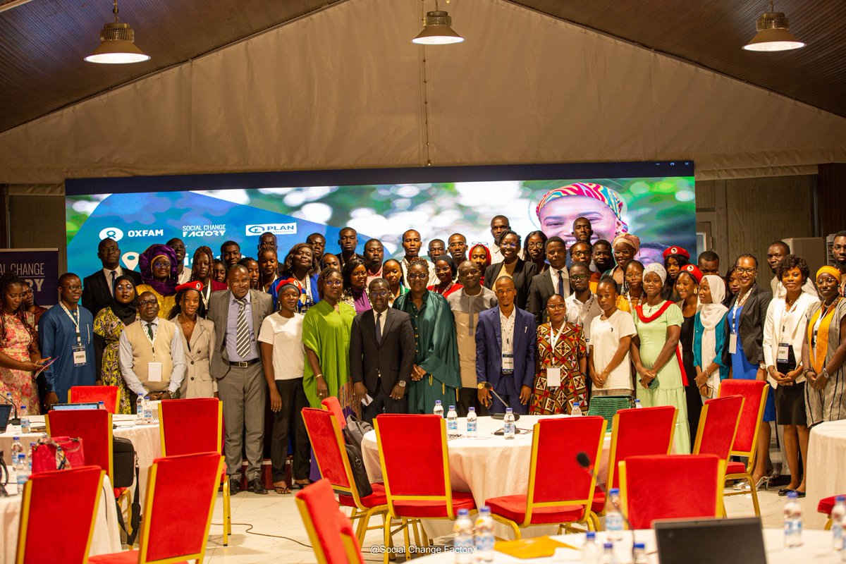 TontonVert's tweet photo. Merci @_aramegueye et à toute l’équipe @ChangeFactors pour cette très belle initiative du #YouthForum à Abidjan ,
une très belle mobilisation de la jeunesse Ouest africaine pour parler de la justice climatique.
Merci d’avoir mis tonton vert en avant comme modèle d’engagement pour les jeunes africains
#JusticeClimatique #Colibri #QuartierVertChallenge #CampClimatSenegal