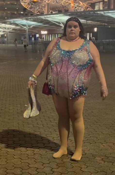 i feel so bad for this poor fan like she spent so much time and energy on her outfit just for bitter people to ridicule and bodyshame her and constantly bring it up to try and drag swifties