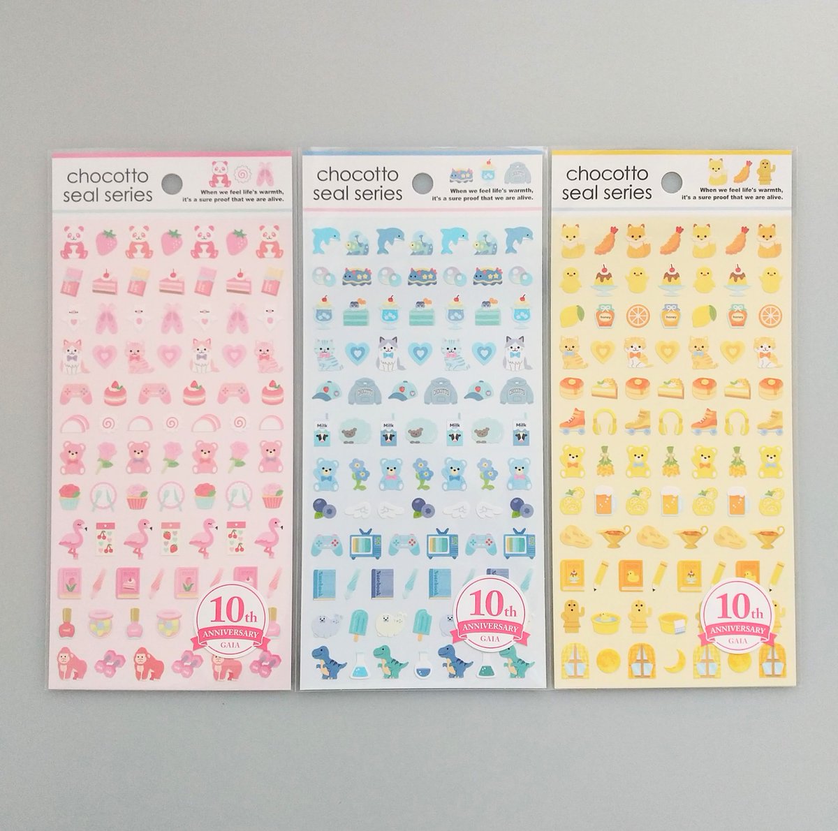 こんなシール欲しい！」といった皆さまの声を1枚のシートに集めたCHOCOTTOシールシリーズです。  いろんなモチーフが詰まっているので見ているだけでも楽しい♪ □CHOCOTTOシール10ｔｈ ・ピンク ・ブルー ・イエロー ・パープル ・グリーン  ・パープル #キャンドゥ #100均 ...