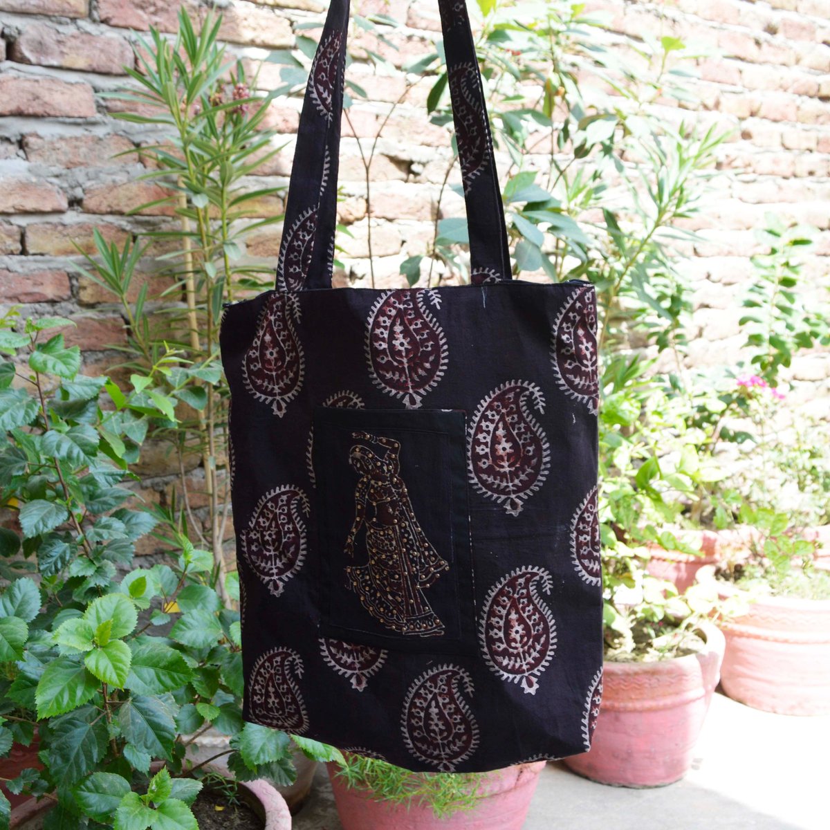 Erumslifeology's tweet photo. MashaAllah my@Sartiyoon Girls are so creativeπ
Check out our handmade block print bags, It's the perfect blend of trendy, comfy, and stylish Carry your essentials in style and stand out from the crowd! ππΏ
#HandmadeStyle #BlockPrintBag #sartiyoon https://t.co/dBKhI1PDHK