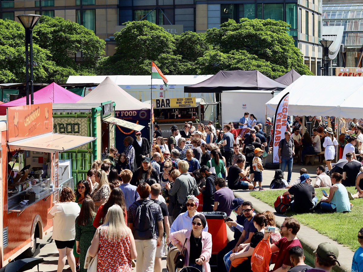 #Sheffield is set for a rather tasty #BankHoliday Weekend with Sheffield Food Festival in @sheffcitycentre 25 - 27 May. 🎉😋 Expect 60+ fantastic traders with a street food area, artisan market, community hub, main stage and bar, plus live music, free family workshops and much