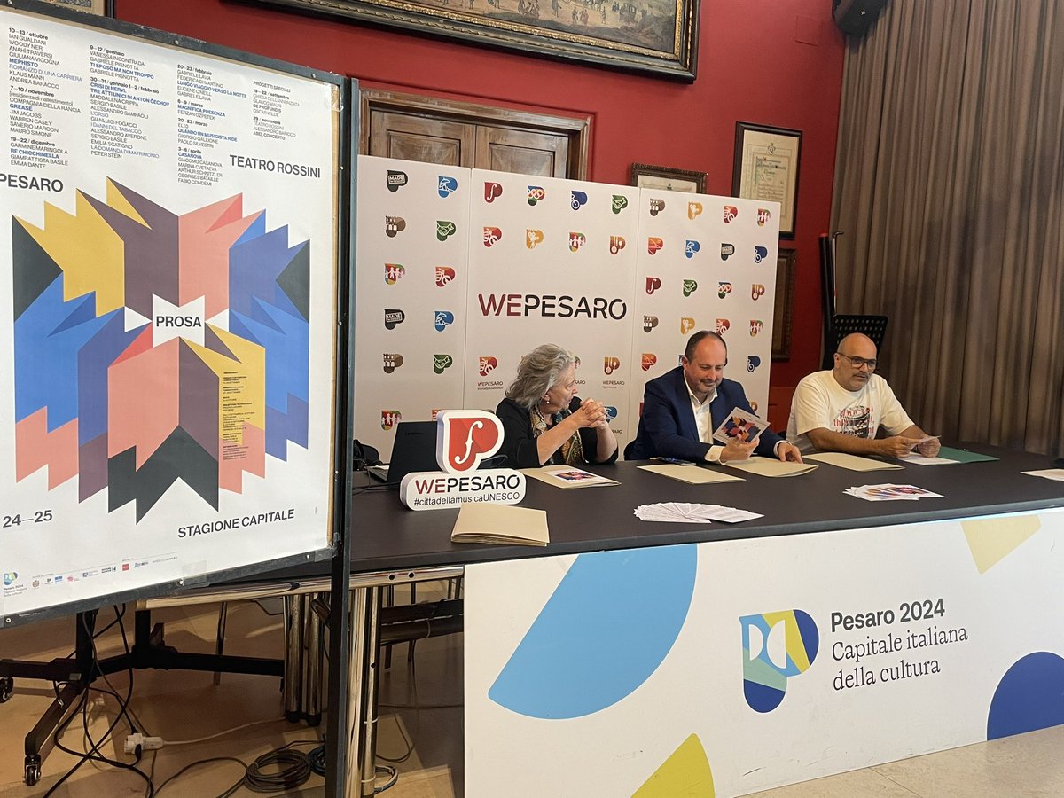Presentata la stagione Prosa del Teatro Rossini di Pesaro.
Da ottobre 2024 ad aprile 2025 un viaggio denso di emozioni tra 9 spettacoli in abbonamento e 2 progetti speciali, per un totale di 41 appuntamenti.
info e programma —> t.ly/NIosV
<a href="/plateaviva/">AMAT</a> <a href="/comunepesaro/">Comune di Pesaro</a>