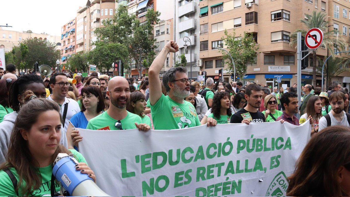 Ahir vam tornar a plantar cara a les retallades i vam demostrar que l'escola pública unida i organitzada, és capaç de tot.

💚🔥📗 #Vaga23M