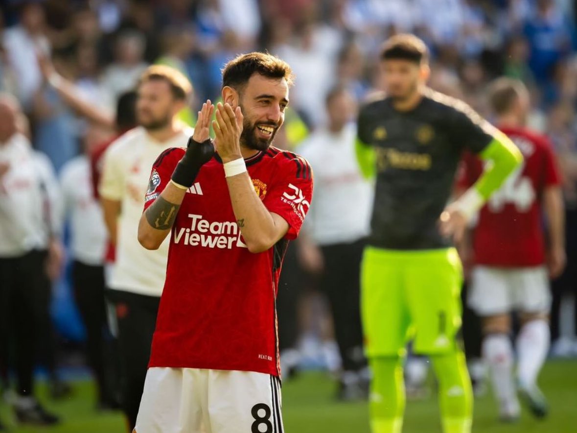 🔴🇵🇹 Bruno Fernandes: “To all Man Utd fans around the world: I know it has not been easy. I know it has not been to our standard. But we’re on our way to Wembley”. “Get behind us one more time. Your captain, Bruno”, he wrote in a letter to @TPTFootball.