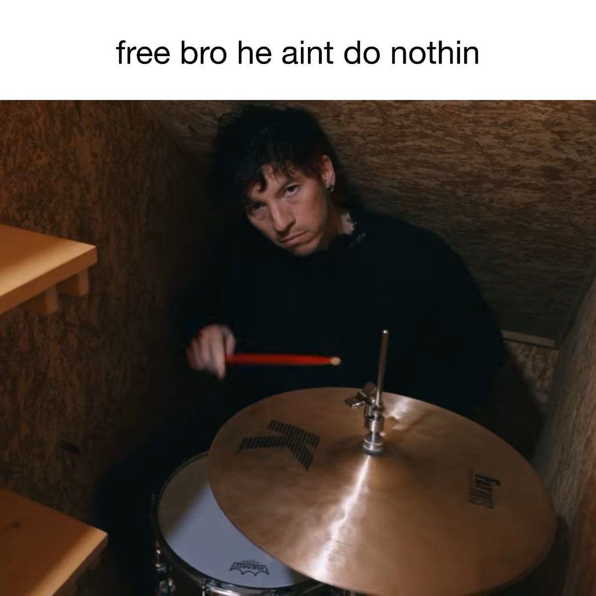 kayleesivan_'s tweet image. weird ass places josh dun was forced to drum in: a thread 🧵