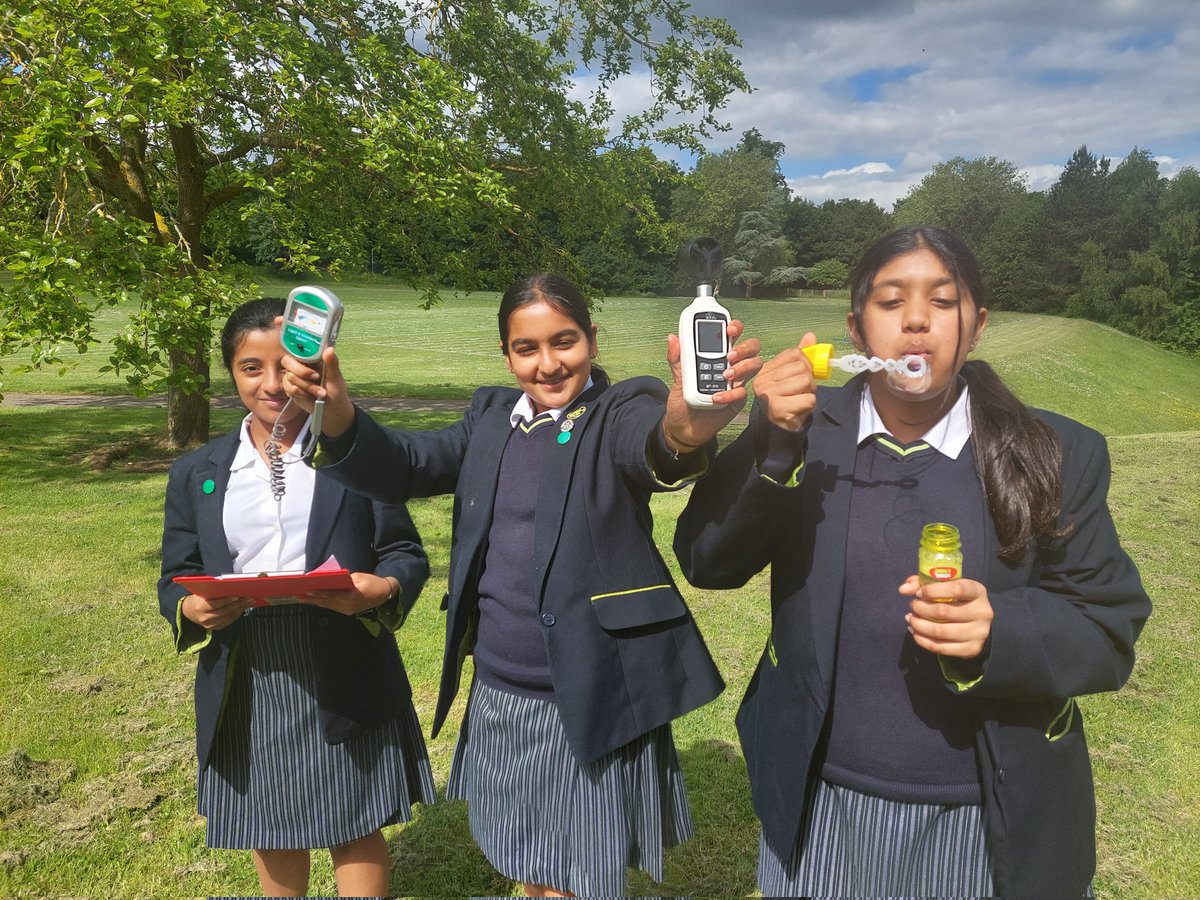 Too excited to wait until June and the sun is shining, so our first group of fab Yr7 geographers are out doing fieldwork in the grounds today! @FOLSIG #Nationalfestivaloffieldwork @The_GA @CroydonHigh