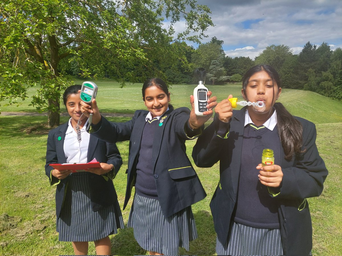 Too excited to wait until June and the sun is shining, so our first group of fab Yr7 geographers are out doing fieldwork in the grounds today! @FOLSIG #Nationalfestivaloffieldwork <a href="/The_GA/">Geographical Association</a> <a href="/CroydonHigh/">Croydon High School</a>
