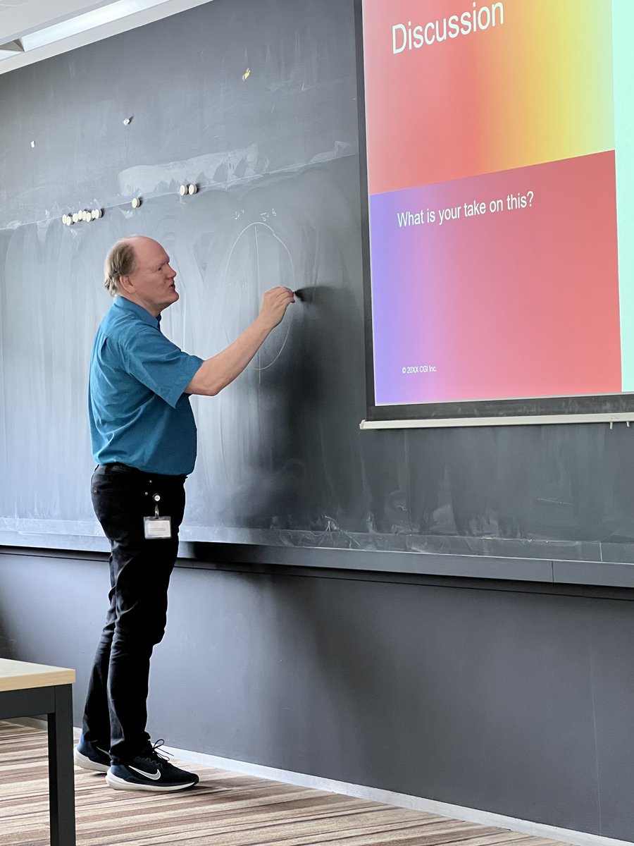 Awesome: ⁦<a href="/eltjopoort/">Eltjo Poort</a>⁩ explaining “what architects really do” of ⁦<a href="/pbpk/">Philippe Kruchten</a>⁩ to explain PhD students how important people skills are