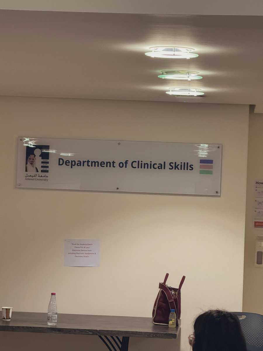 thamermnn's tweet photo. تشرفت اليوم بأني كنت أحد اعضاء لجنة الأختبارات في جامعة الفيصل، ونقول مبروك للطلاب 

ماشاءالله كوكبة من الطلاب ونماذج مشرفة 😍، هنيئاً لهم وللوطن وللجامعة بهذا الجيل المميز 🤍 https://t.co/9ziGVqV6Ge
