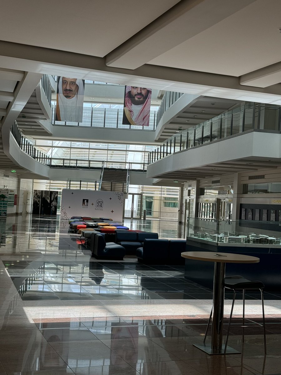 thamermnn's tweet photo. تشرفت اليوم بأني كنت أحد اعضاء لجنة الأختبارات في جامعة الفيصل، ونقول مبروك للطلاب 

ماشاءالله كوكبة من الطلاب ونماذج مشرفة 😍، هنيئاً لهم وللوطن وللجامعة بهذا الجيل المميز 🤍 https://t.co/9ziGVqV6Ge