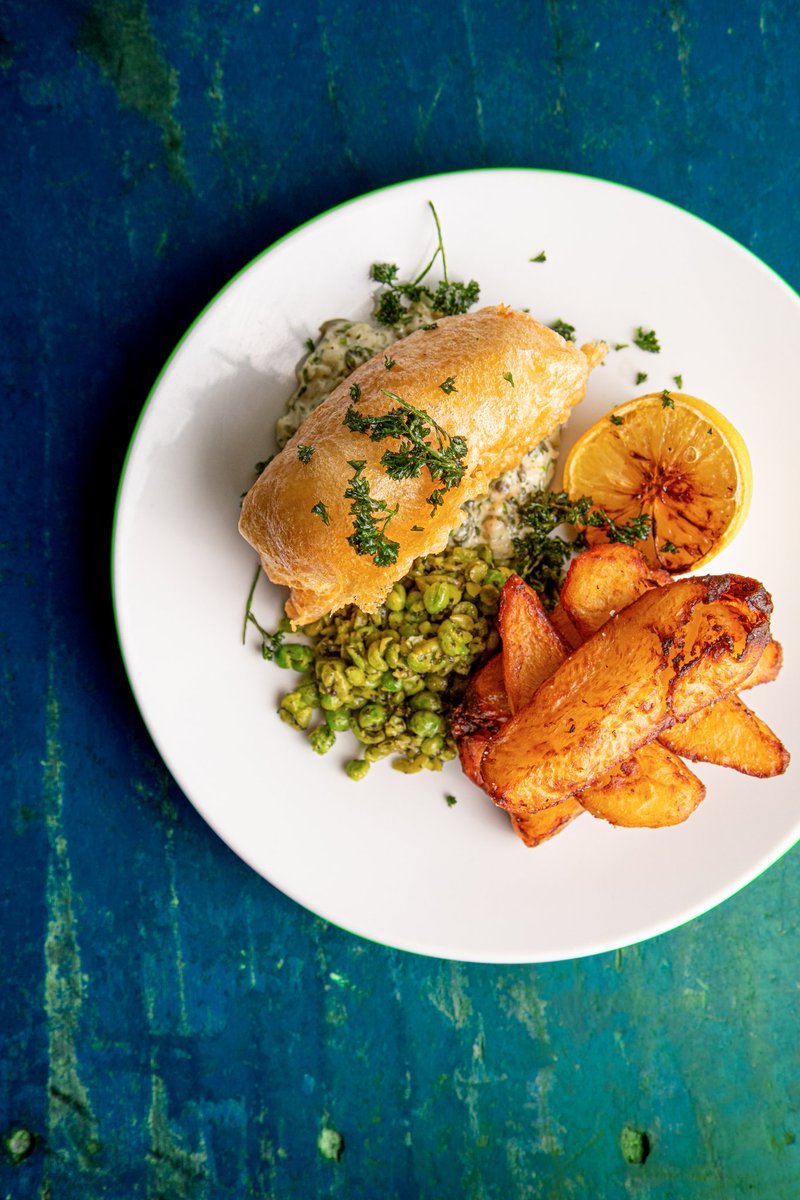 Battered haddock, triple cooked chips with mushy peas and tartare sauce
(BELSIZE PARK ONLY) 
#greenberry #fishandchips #friday #belsizepark #chalkfarm #camdentown
#Hampstead #londoner #londonfoodie #londoneveningstandard