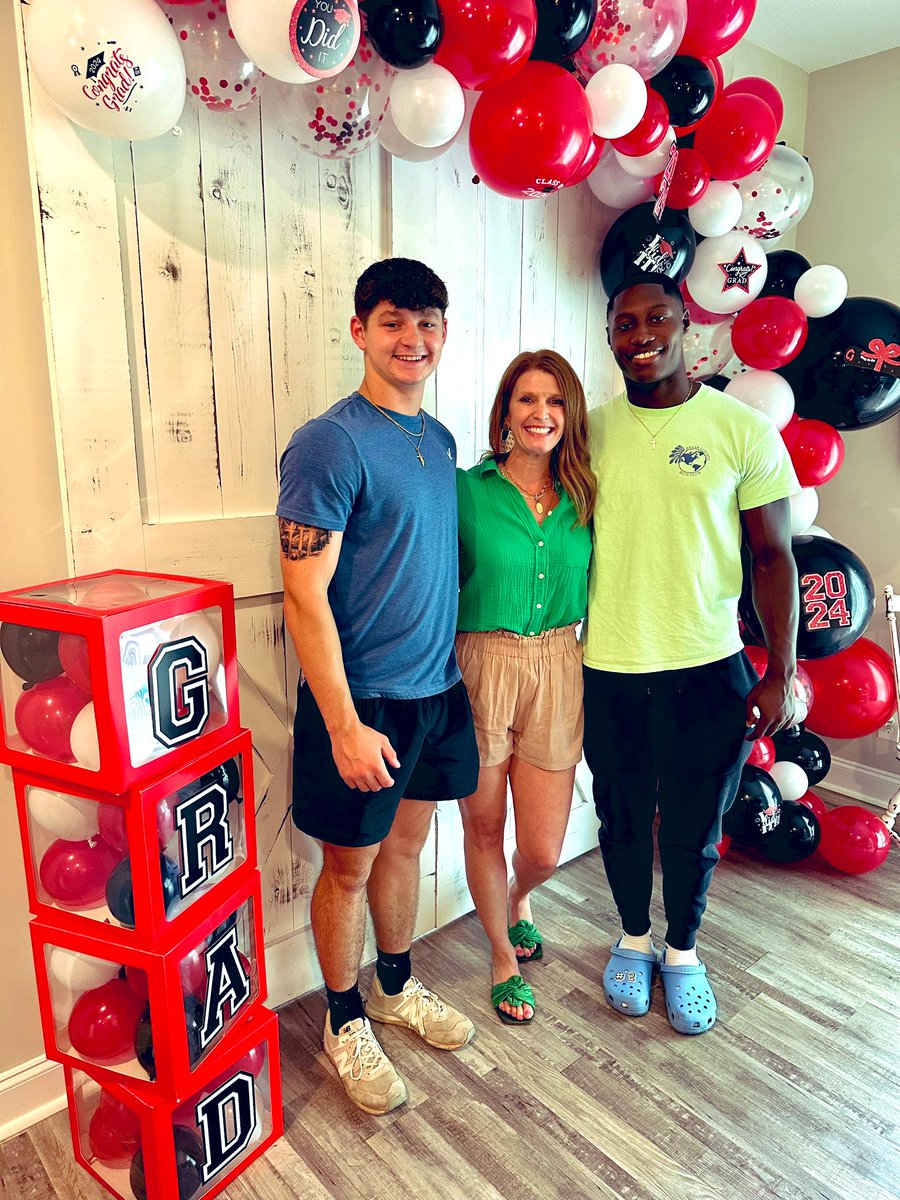 •ⓁⒾⓏ ⓇⒶⒺⒷⓊⓇⓃ• 📘💪🏻☘️🤓👩🏻‍🦰🏈👠🚣🏽‍♂️ tweet media