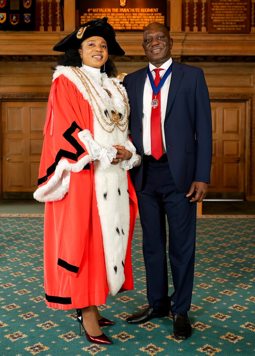 Abigail Marshall Katung becomes 130th Lord Mayor of Leeds gloo.to/F4wI @LordMayorLeeds @abigailmashall