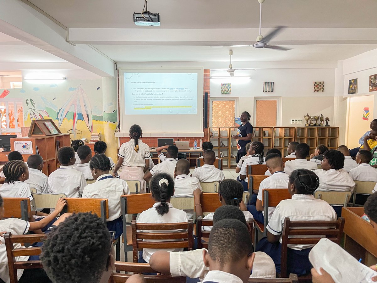 CoursLumiere's tweet image. #courslumiere
Les activités du projet « un mois un #métier » se poursuivent au #LICL. Le 14 mai 2024, les CM2 ont rencontré Mme Stéphanie Djibom, #psychologue du travail et entrepreneure. 

Lire la suite 👉 shorturl.at/23w44
#Togo #parcoursavenir #ReseauMlfmonde