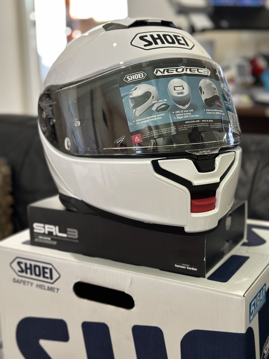 Shout out to @InfinityMoto and especially Kelly W in orders & admin team for correcting my ordering cockup (wrong SRL module) and getting my new @ShoeiHelmetsUK Neotec 3 here in quick time. Great customer service, thank you!