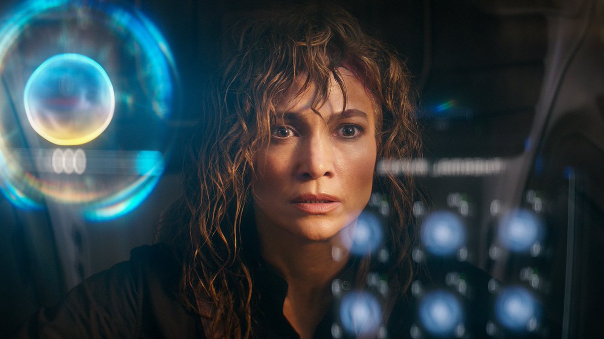 'Even major movie-star charisma can’t make up for the recycled story elements and tired exposition' Jennifer Lopez tracks down a rogue AI in futuristic sci-fi #Atlas, streaming on Netflix now. Read the Empire review: empireonline.com/movies/reviews…