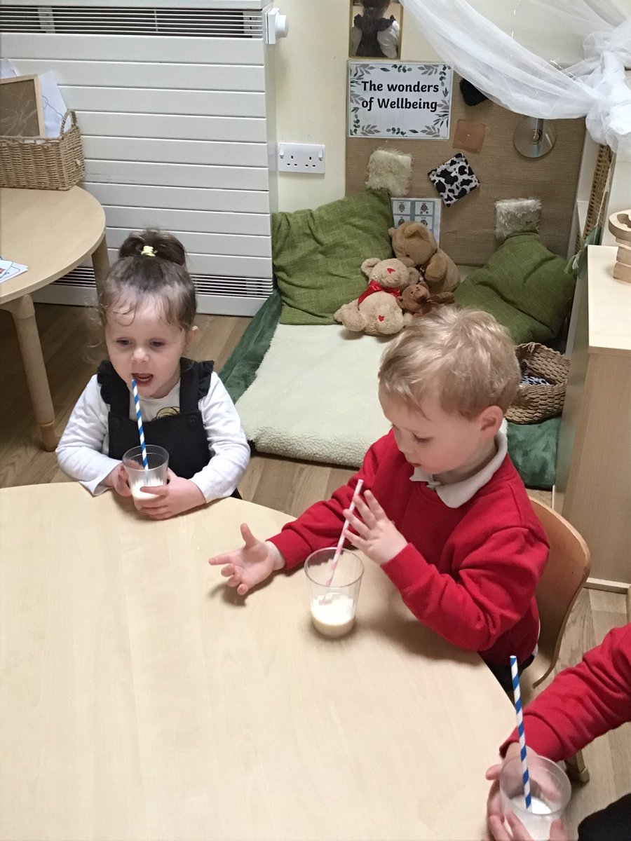 To end our topic Down at the Farm, Explorers made banana milkshake. #finemotorcontrol #sorting #counting #cutting #measuring #pouring #noise #blender #loud #taste #smell #delicious #creatingabetterfuture #EYFS