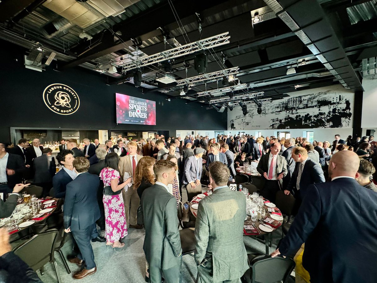 Great to attend last night's @LabourForSport dinner at the Oval. As we head towards a summer of sport, as well as a general election, it was a pleasure to discuss the opportunities that lay ahead, and what a Labour Government can deliver🌹