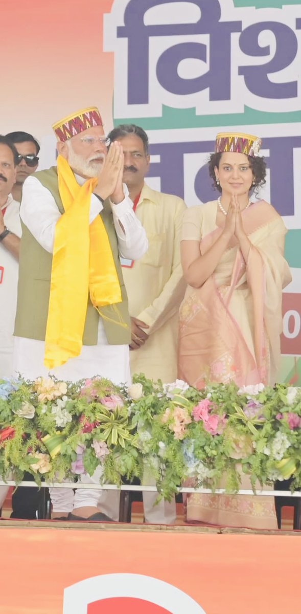 KanganaTeam's tweet image. Mandi mein aapka swagat hai Pradhanmantri ji 🥰🙏💐