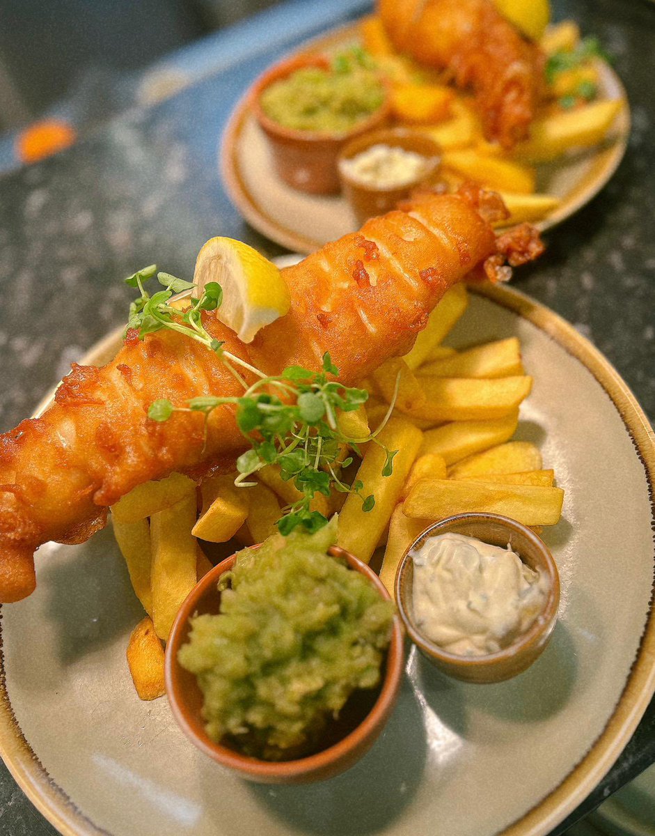 Hassopstation's tweet photo. You can hang around a bit longer 🙌🏼
Every Friday &amp; Saturday we’ll be open late 🍻🍕🍴
Book online or just roll up 🚲
#peakdistrictpub #outdoordining #sheffieldeats #monsaltrail #bakewell #Derbyshire https://t.co/PfmplO3xul