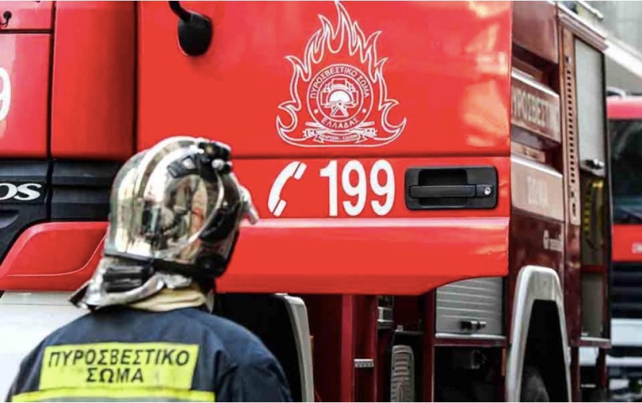 Tourist bus catches fire in western Athens dlvr.it/T7Ksg8