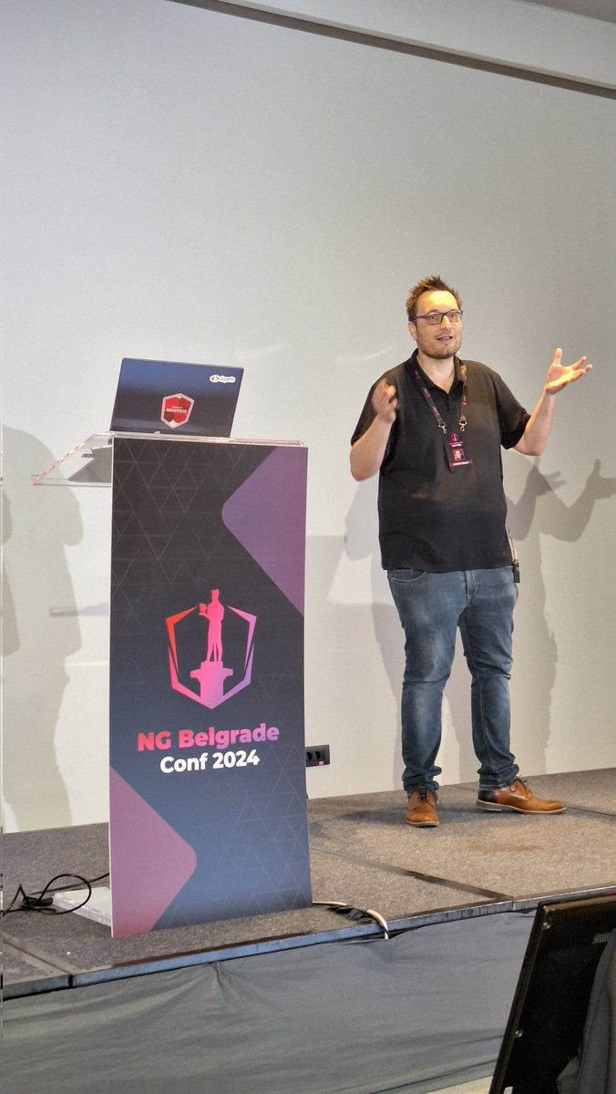 MikeZks's tweet image. @ManfredSteyer is back on stage of @angularbelgrade #NGBelgradeConf talking about #ModernAngular and #LightweightStores.