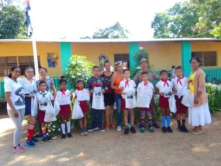 Venezuela, municipio avileño no se queda atrás y premia el orgullo de nuestros pioneros de participar en el Concurso Amigos de las FAR, masividad y alegría en estos preludios. Muchas felicidades a todos los ganadores y éxitos en las premiaciones provinciales. #GenteQueSuma