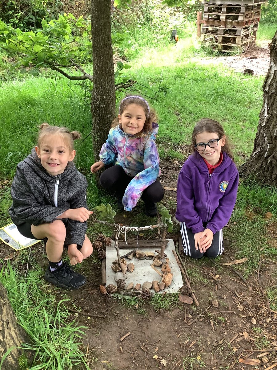 CranfordParkCE's tweet photo. For their #Victorians topic, #Year3 learnt about the famous engineer Isambard Kingdom Brunel. The children looked at the Clifton suspension bridge and were inspired to make their own bridges from natural materials and clay in our outdoor classroom.
#forestschool #makinghistoryfun https://t.co/DnMsi1rfo7