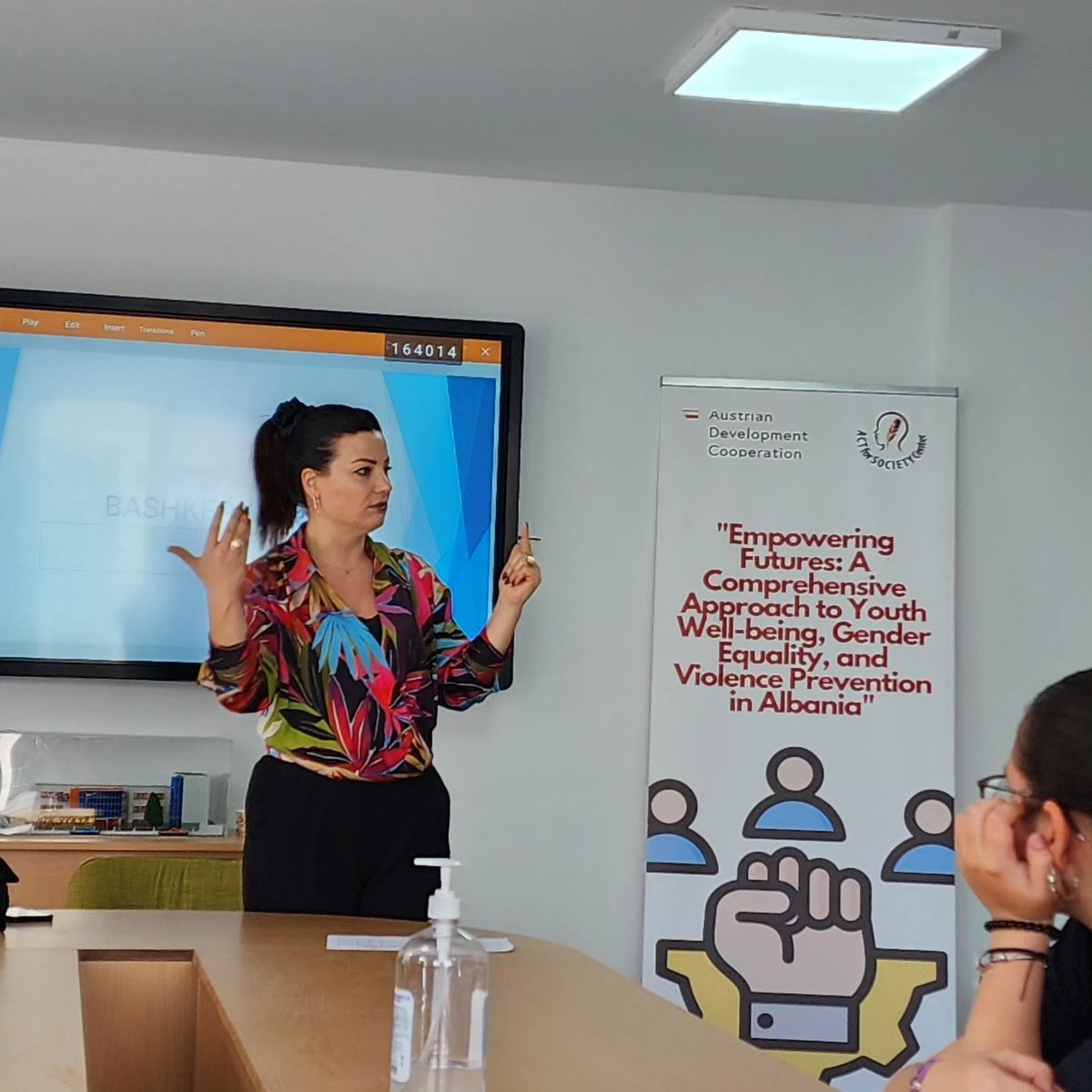SocietyAct's tweet photo. Në bashkëpunim me Znj. Alma Katragjini, Koordinatore e Barazisë Gjinore &amp; Diversitetit pranë Policisë së Shtetit, u mbajt një sesion informues në shkollë.

Ky aktivitet u realizua në kuadër të projektit "Empowering Futures: mbështetur nga Development Agency Albania

@AustrianDev https://t.co/CmVS3iXJBU